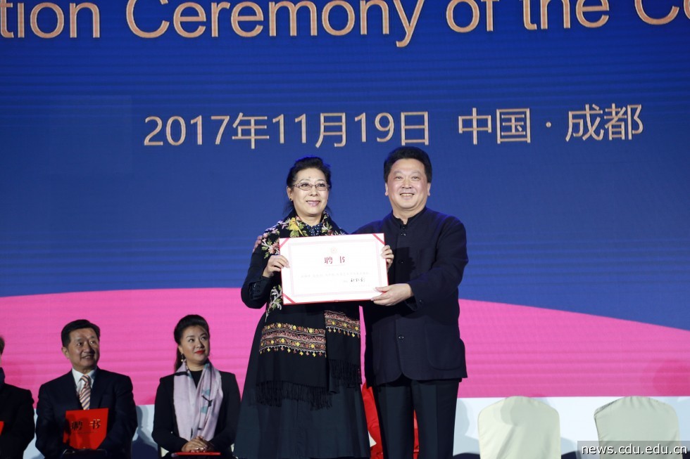 刘安春著名女中音歌唱家关牧村受聘.JPG 刘安春著名女中音歌唱家关牧村受聘.JPG