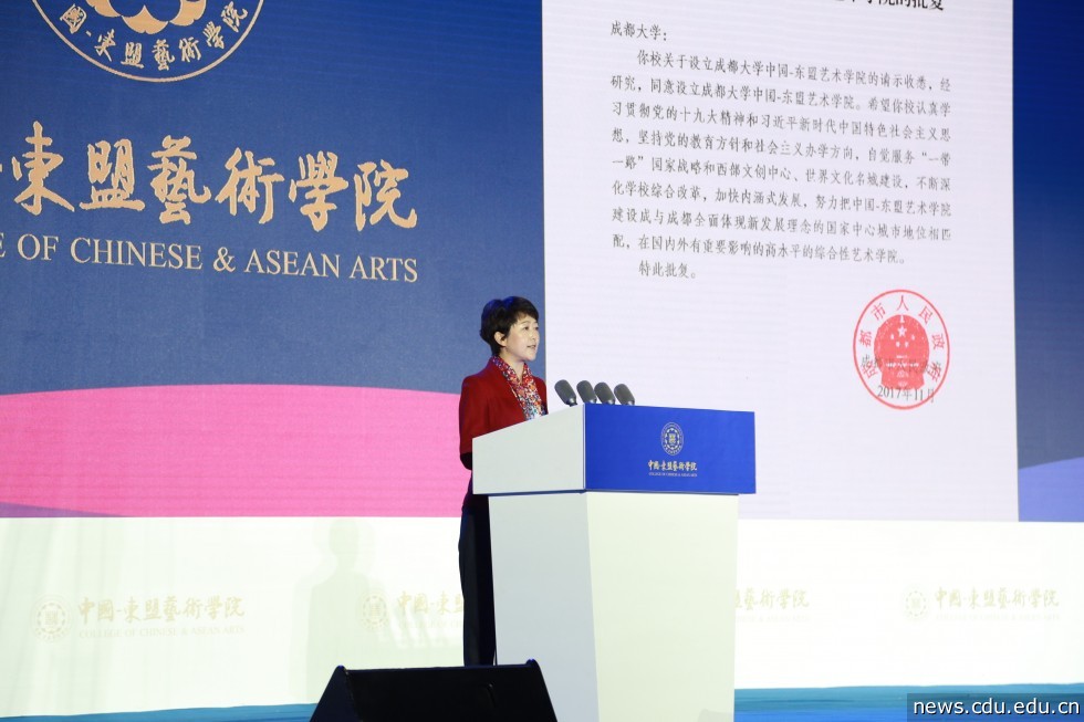 刘安春刘市长宣读批复_副本.jpg 刘安春刘市长宣读批复_副本.jpg