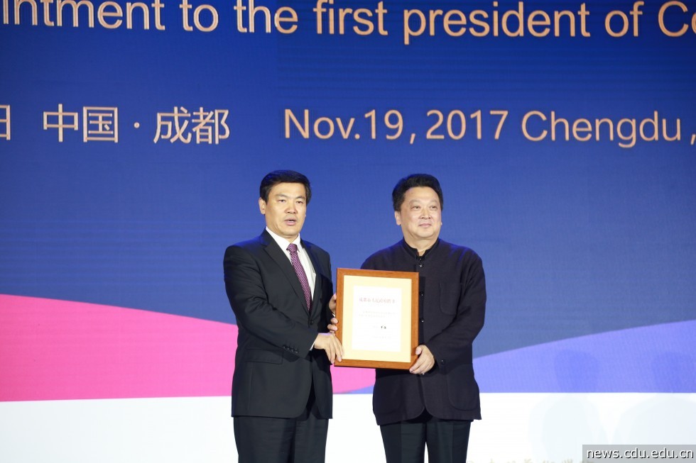 刘安春 罗强市长为郁钧剑颁发院长聘书 (27).JPG 刘安春 罗强市长为郁钧剑颁发院长聘书 (27).JPG