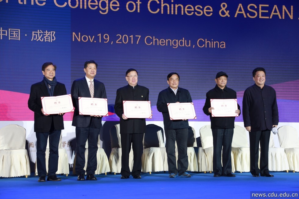 刘安春 五大艺术学院院长受聘.JPG 刘安春 五大艺术学院院长受聘.JPG
